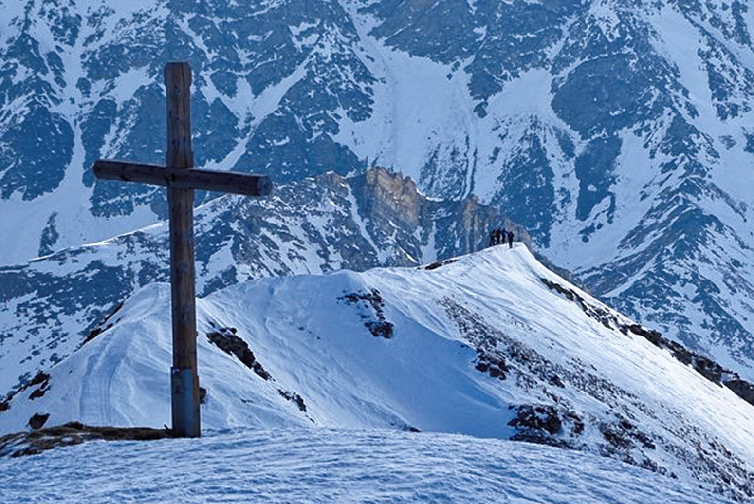 Nicht alle, eher niemand, fühlen sich bei der Querung pudelwohl… Foto: Protect Our Winters Austria