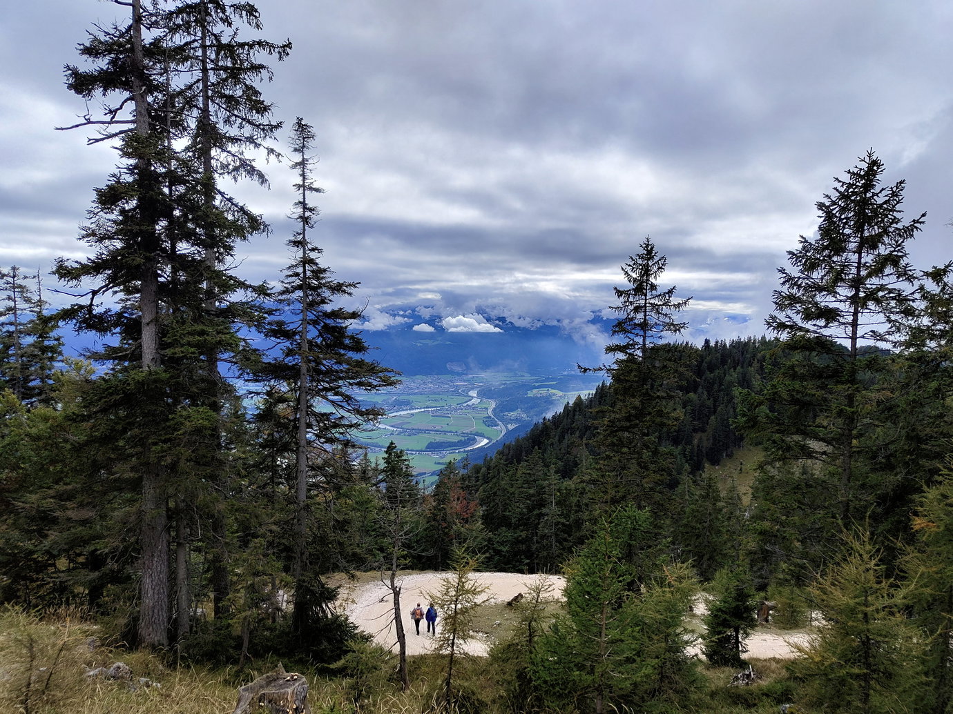 Blick auf den sich durchs Inntal schlängelnden Inn; Foto Simon Widy