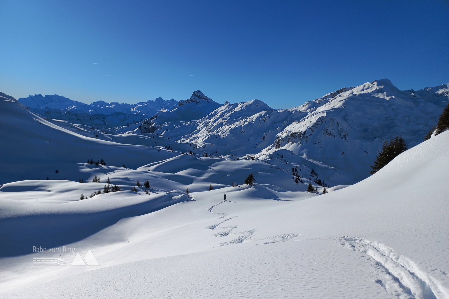 Im Pulverschnee zur Freiburger Hütte. Foto: Manfred Hinteregger