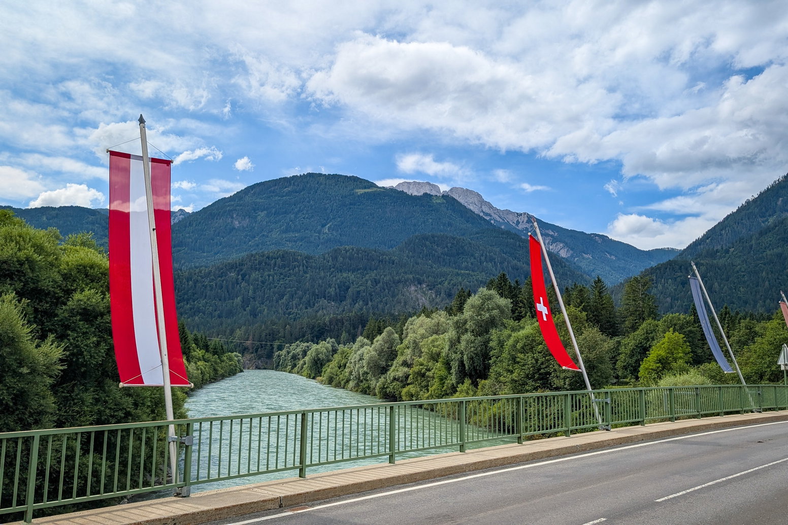 Blick vom Bahnhof Berg im Drautal auf den Reißkofel im Hintergrund. Foto: Martin Heppner