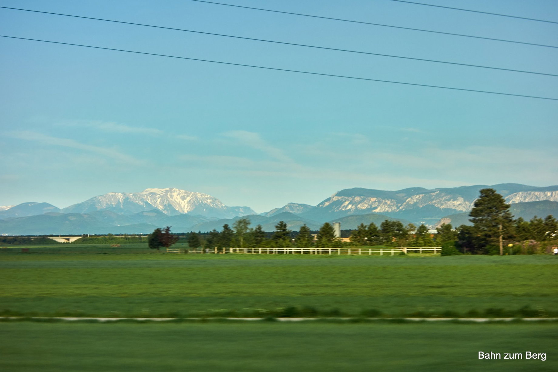 Schneeberg und Hohe Wand vom Zug aus