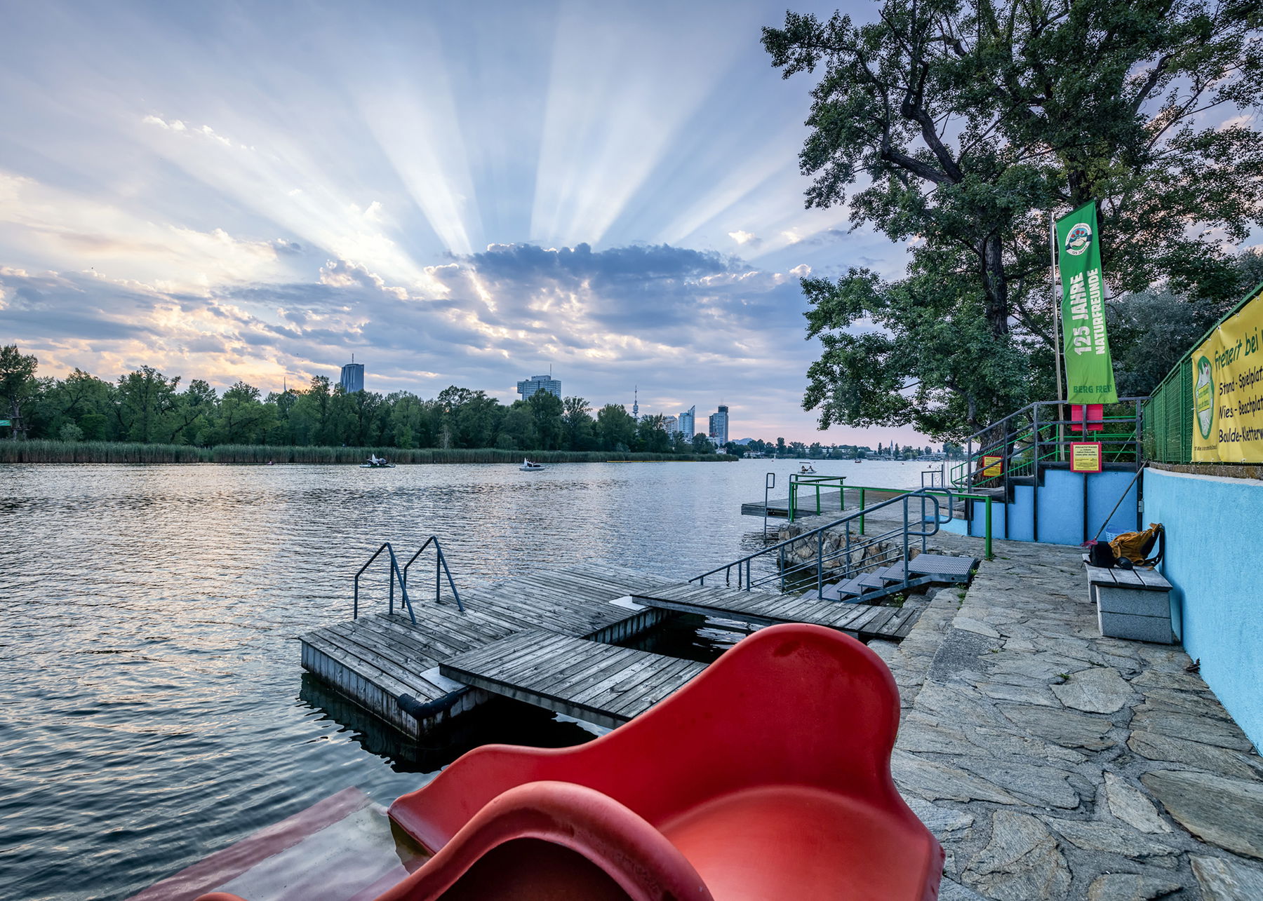 44 Zum Sport- und Freizeitzentrum Alte Donau