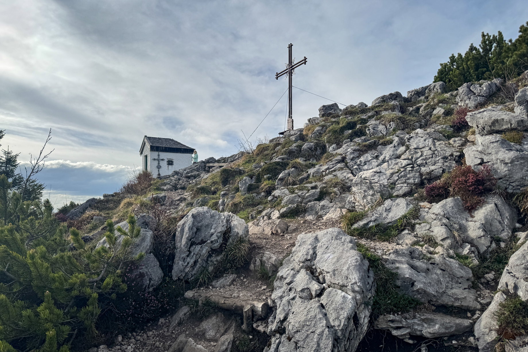 Spitzstein mit Kapelle (1.598 Meter). Foto: Bernhard Walle